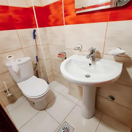 Apartament Sunny Three-bedroom In *