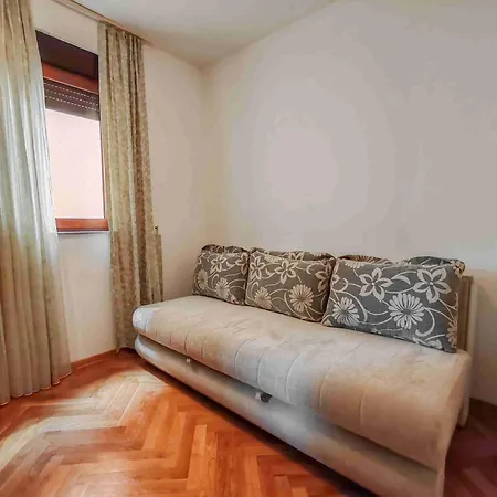 Sunny Three-bedroom In *