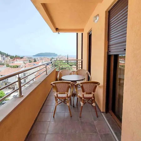 Apartament Sunny Three-bedroom In