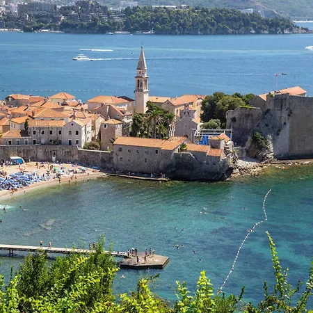 Sunny Three-bedroom In * Budva